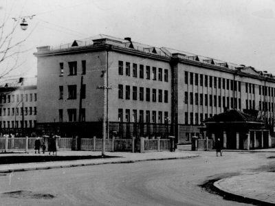 1953 m. buvo pastatytas šiandieninės ligoninės centrinis pastatas, kurį suprojektavo, deja nespėjo įrengti architektas V.G. Landsbergis – Žemkalnis. (Ligoninės archyvo nuotr.)