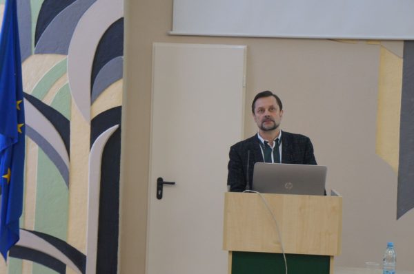 Pranešėjas prof. V. Urbonas