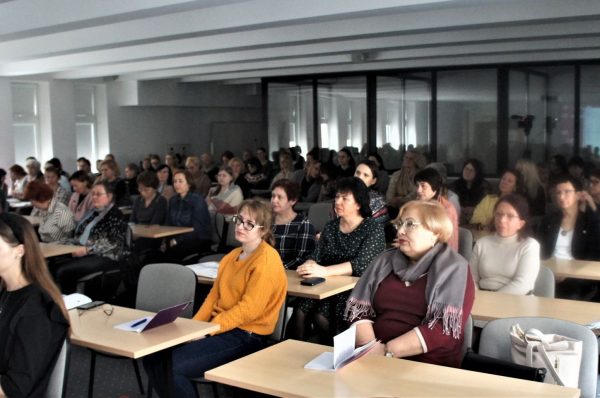 Vilniaus Universiteto Šiaulių akademijos Informacijos centro salė vos talpino konferencijos dalyvius.