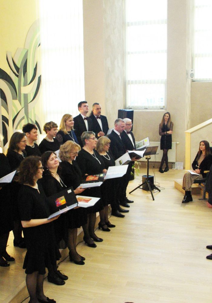 Susirinkusiems koncertavo neseniai penkmetį atšventęs Respublikinės Šiaulių ligoninės choras „Musica Vitae“, vadovaujamas Rimanto Narkaus