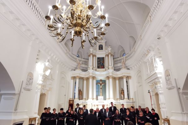 2019 metais surengtas Kalėdinis koncertas šv. Petro ir Povilo Katedroje buvo įspūdingas ir choristams, ir žiūrovams. (Choro archyvo nuotr.)